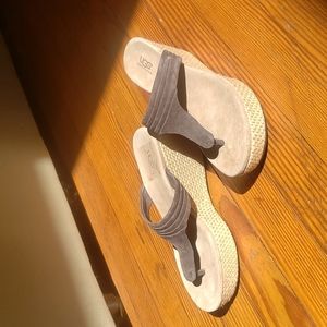 NEW.  UGG Zamora Wedge Sandal Shoe Thong Slip On